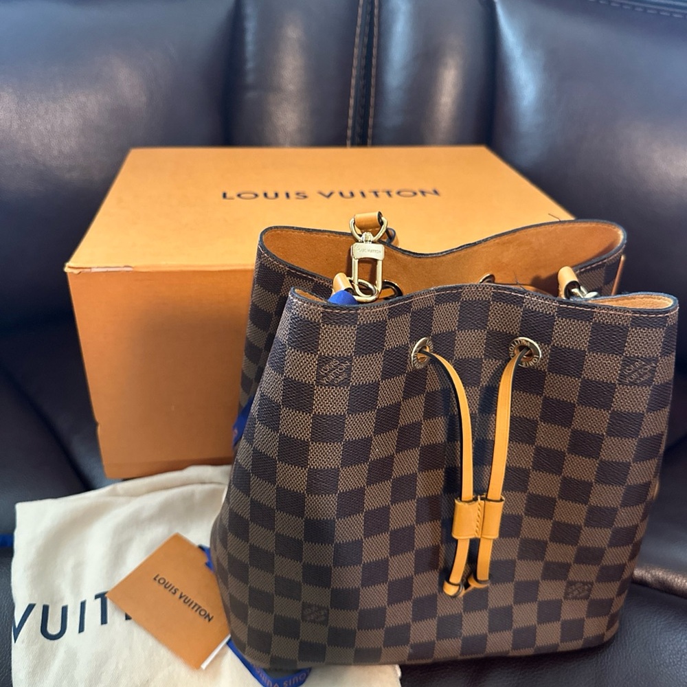 SOLD! Louis Vuitton Damier Ebene Neonoe MM Safran Bucket Bag